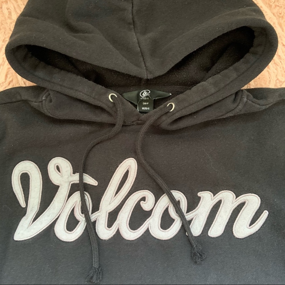 Volcom Sweater 🖤 - Picture 2 of 5